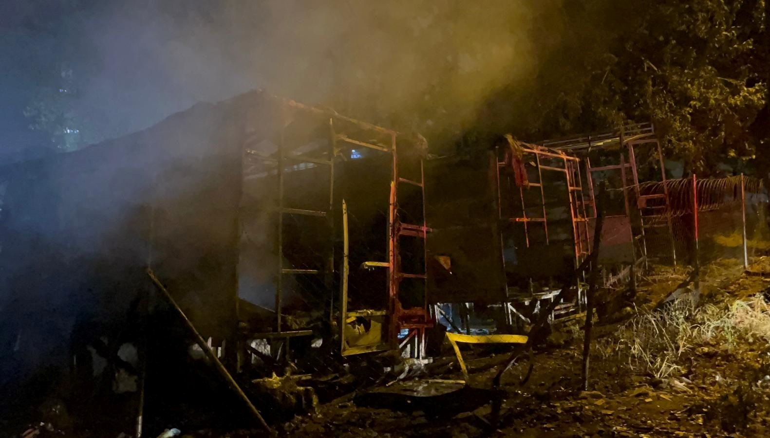 bursada karavan yangini araclar kule dondu Ux78Cku3