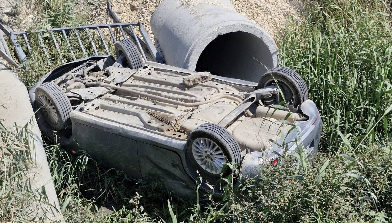 pikapla carpisti su kanalina devrildi 2 kisi yaralandi dbAL7Mmm