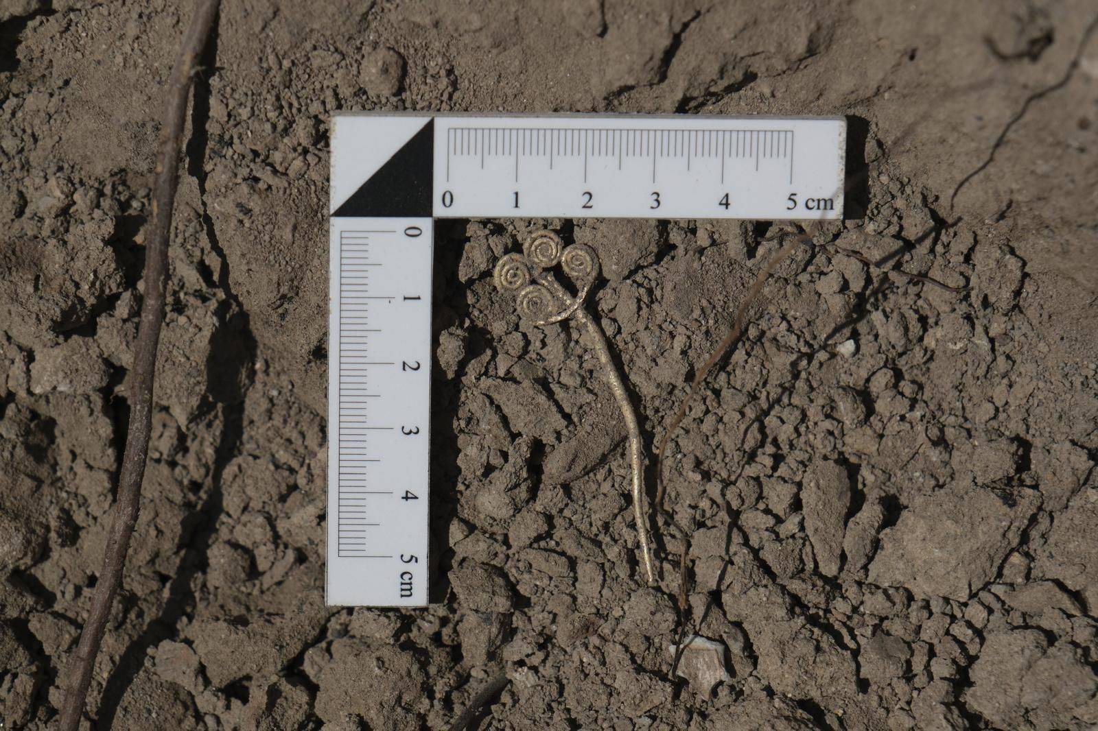 troyada 4 bin 500 yillik altin bros ve ender yesim tasi gun isigina cikarildi pKp5OClC