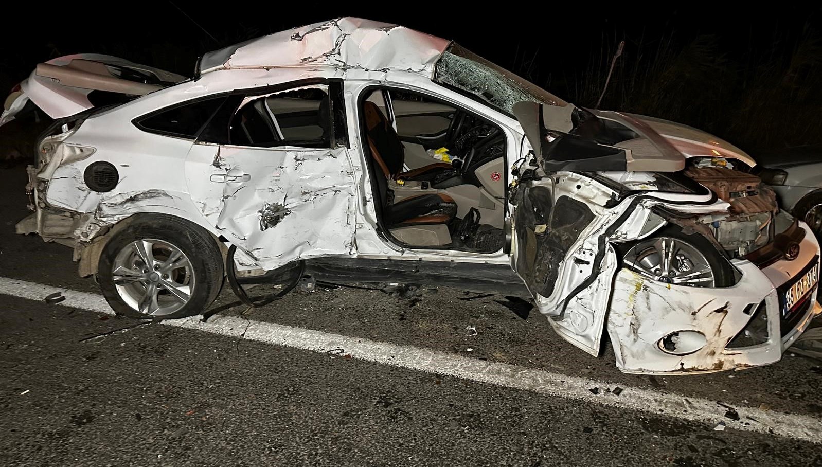 usakta tir ile otomobil carpisti bir kisi oldu bir kisi yarali IBgfrCnf