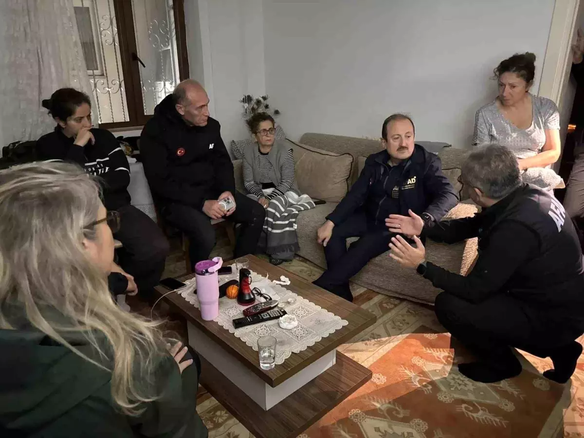 afad baskani izmirde sel calismalarini inceledi FyO2aDSY.jpg