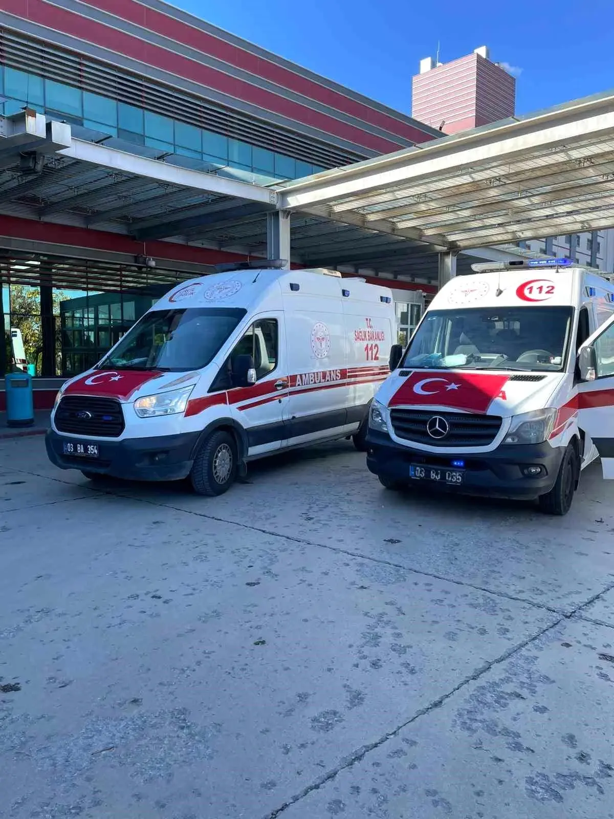 afyonkarahisarda 112 acil servisten cumhuriyet bayrami kutlamasi mjLF3tTi.jpg