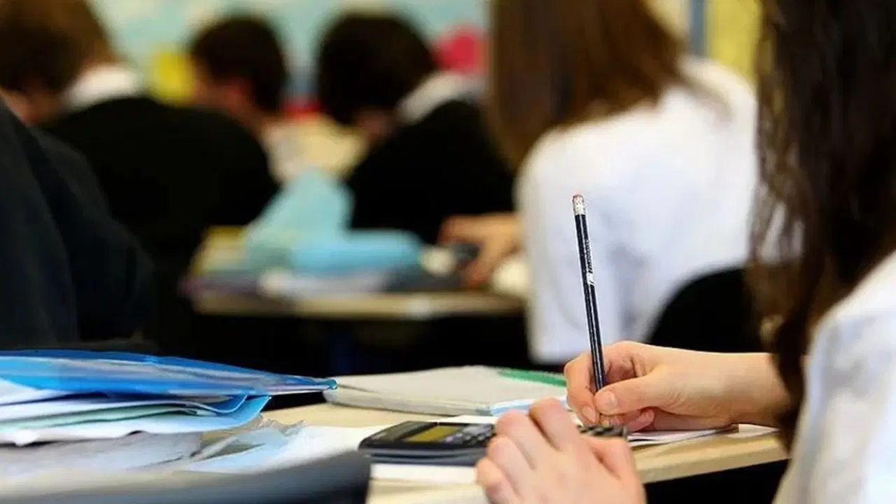 chpli ozcagdas okullara kadrolu okul sagligi hemsiresi gorevlendirilmesi icin tbmmye kanun teklifi verdi Gl3fngZX