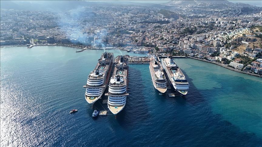 istanbulda kruvaziyer limanlarinda 410 binden fazla yolcu agirlandi byAVxfRv