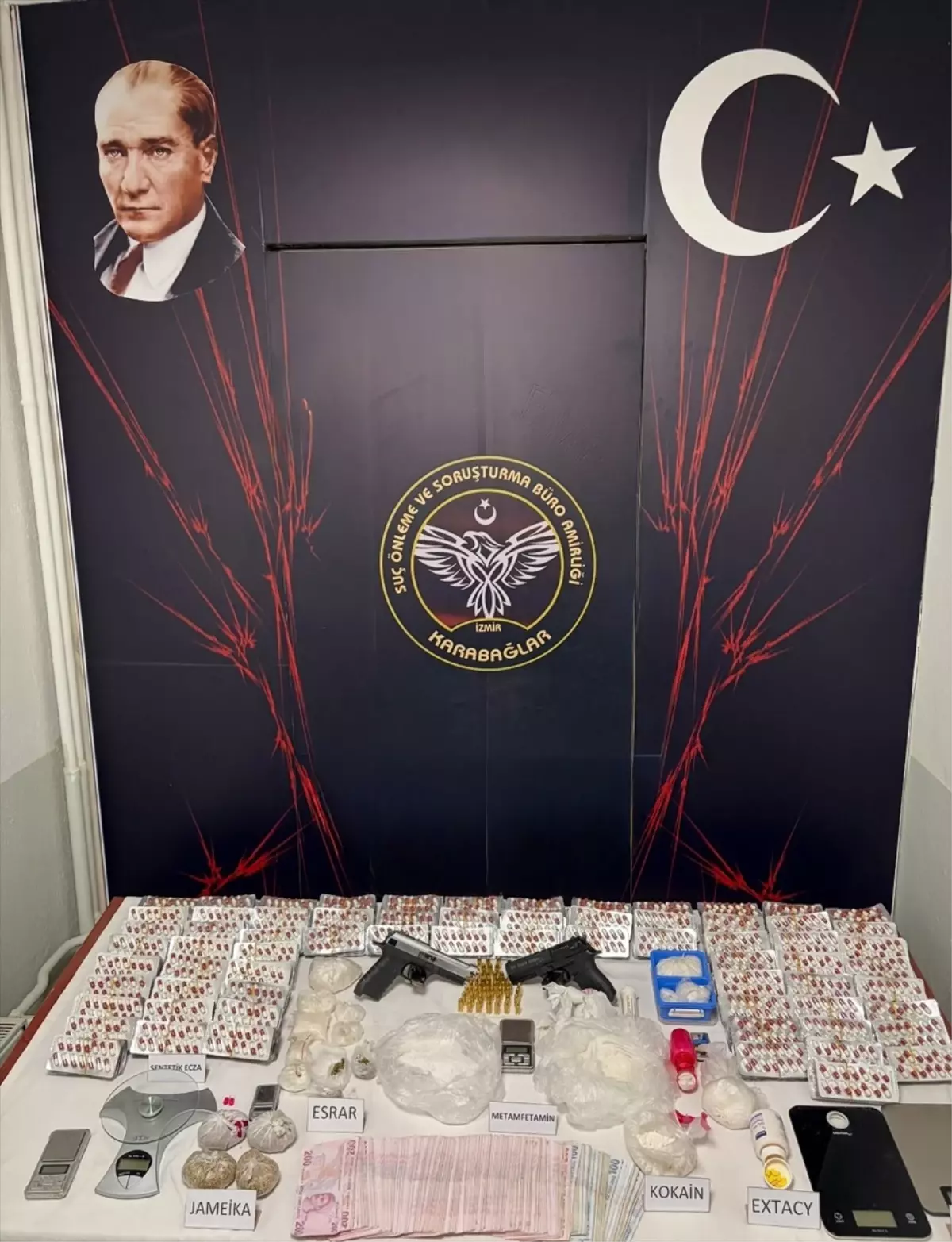 izmirde uyusturucu operasyonu 4 gozalti cQN7Lpzs.jpg