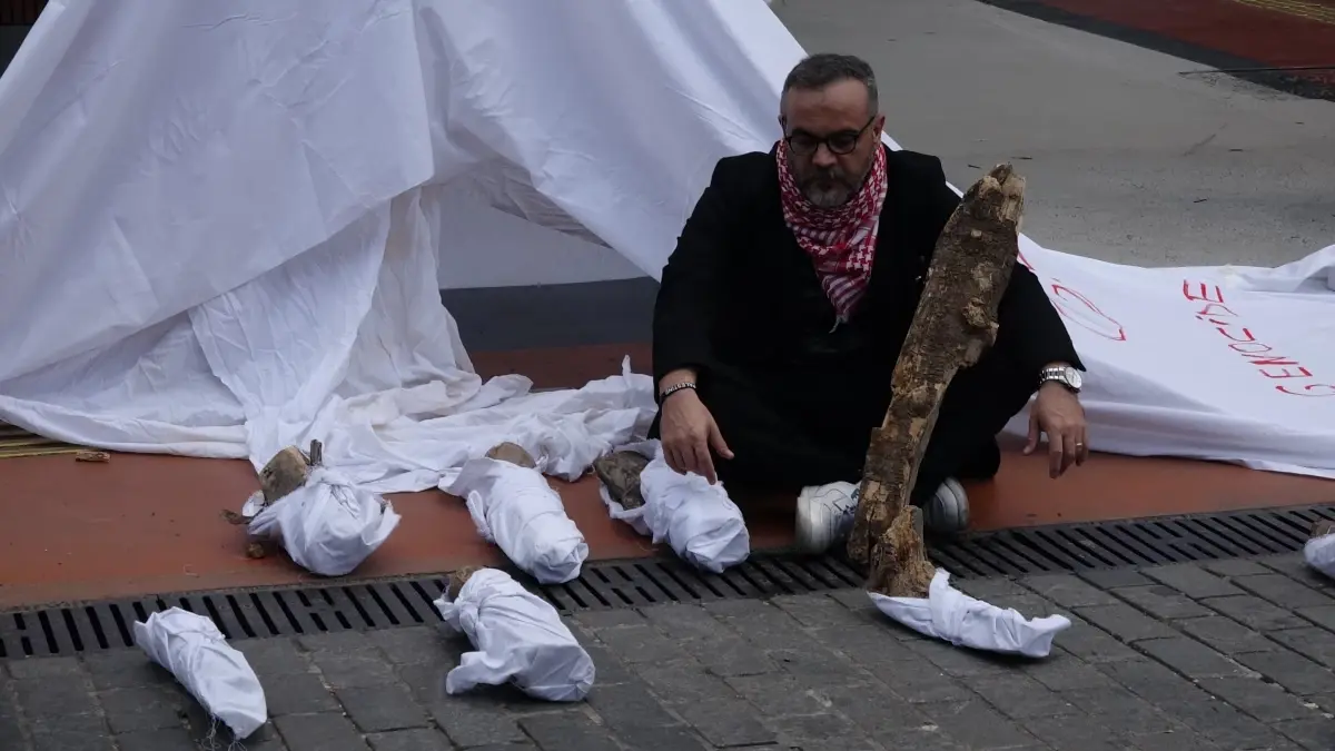 kemal saglamdan gazzeye dikkat cekme eylemi tFDAutQH