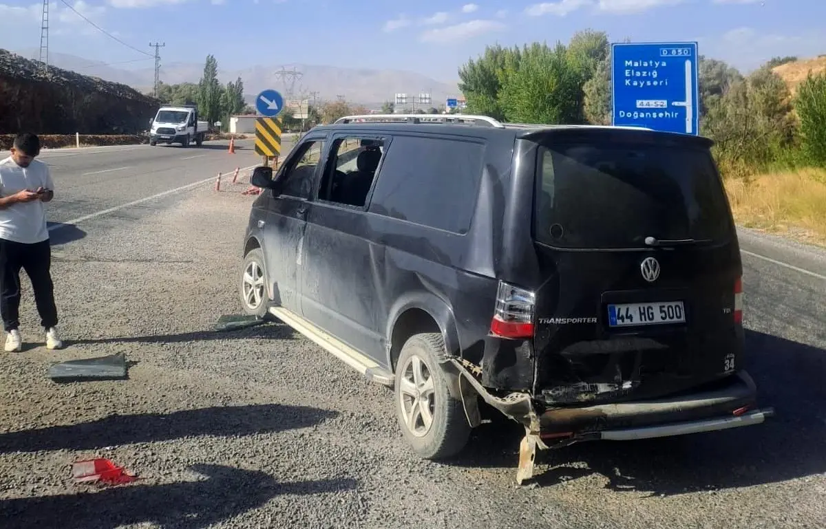 malatyada trafik kazasi 1i cocuk 2 yarali e2myylUO