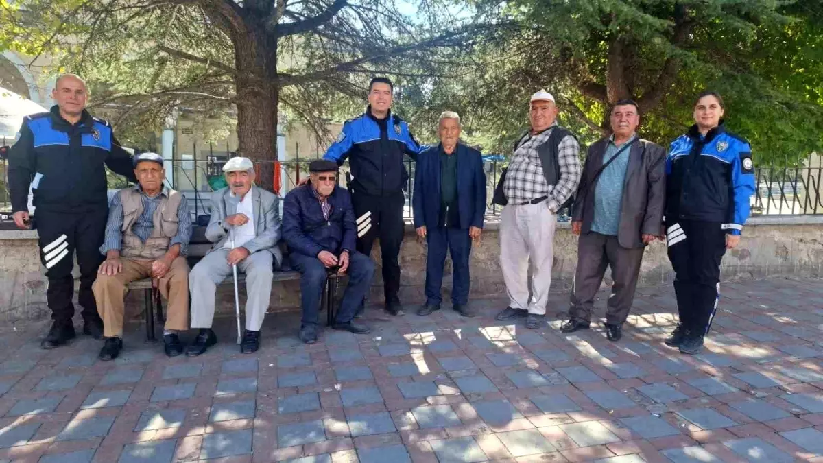 polis ekipleri dunya yaslilar gununde huzurevi ziyareti gerceklestirdi qEH2mWgN