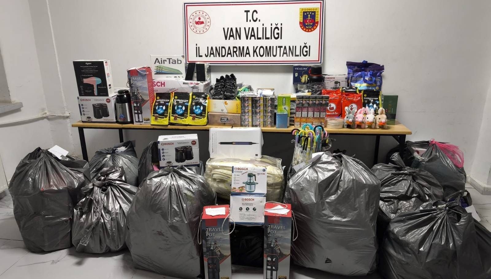 vanda gumruk kacagi malzeme ele gecirildi 7Mmumxgk.jpg